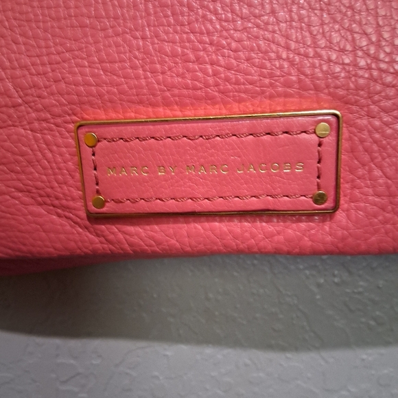 Marc By Marc Jacobs Pink Coral crossbody. - Picture 4 of 15